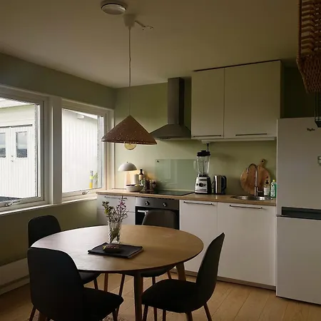 아파트 In With Free Parking And Great View, Sleep 3 People 릴레스트룀