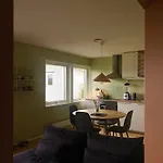 In With Free Parking And Great View, Sleep 3 People Apartman